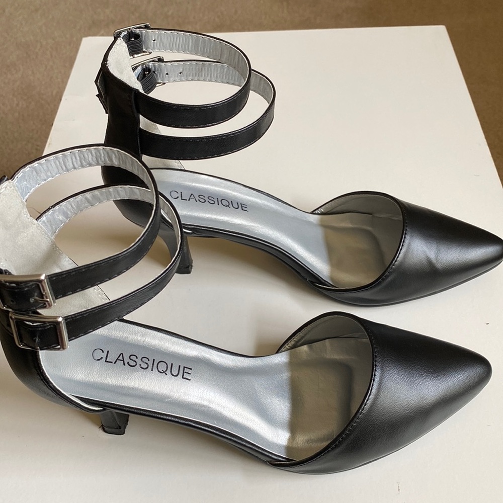Classique woman 3inch black heels size 8W